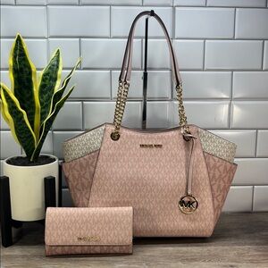 8569 NWOT Michael Kors Pink and Cream Tote Bag and wallet set 257678569